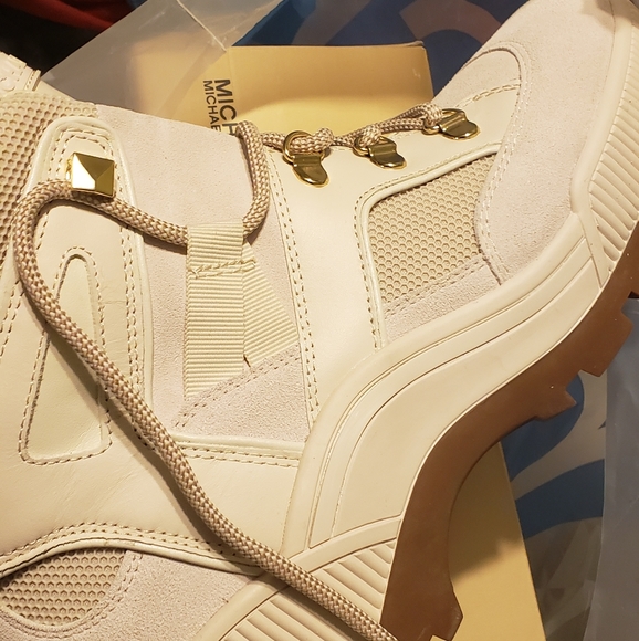 Michael Kors Cream Boot - Picture 1 of 1